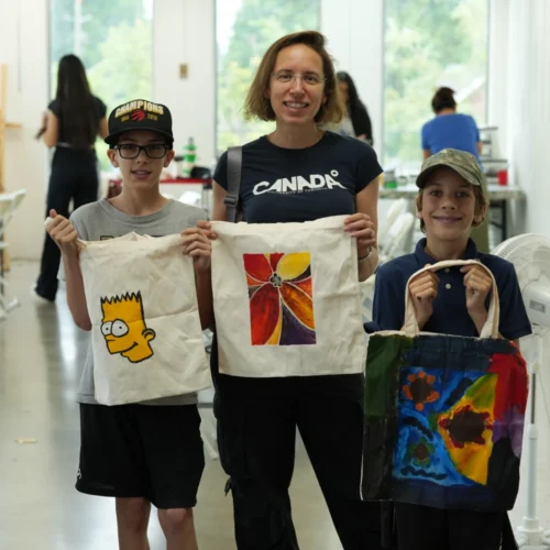 Participants à l’atelier de peinture en français de l’AFRY